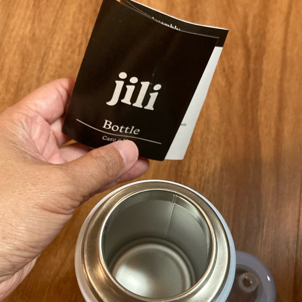 Jiji White and Gray Insulated Baby travel Bottle - Picture 5 of 9